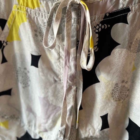 Diane von Furstenberg Floral Silk Shorts 2 - Picture 5 of 16
